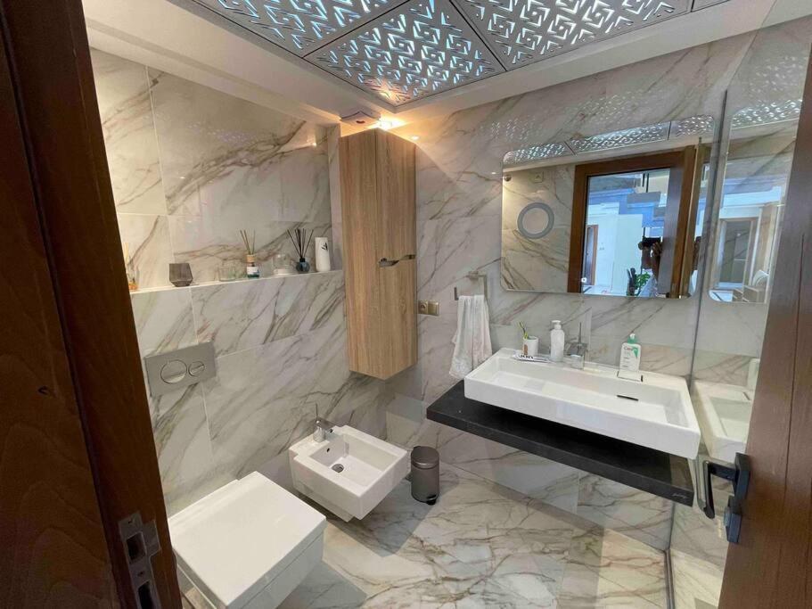 Royale Duplexe Pleine Centre Tanger Apartment Luaran gambar
