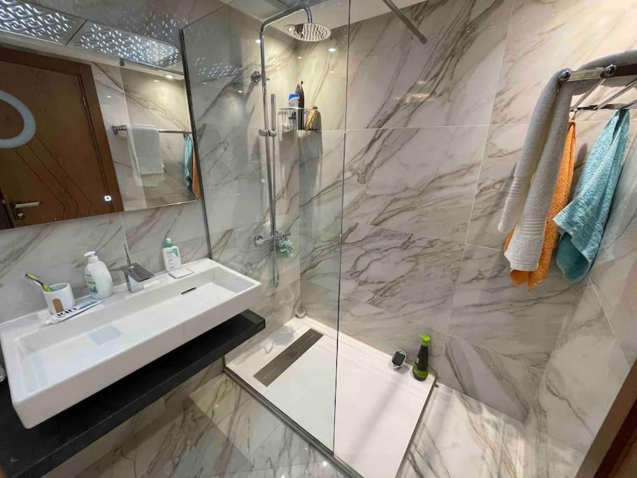 Royale Duplexe Pleine Centre Tanger Apartment Luaran gambar