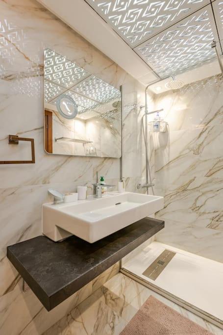 Royale Duplexe Pleine Centre Tanger Apartment Luaran gambar