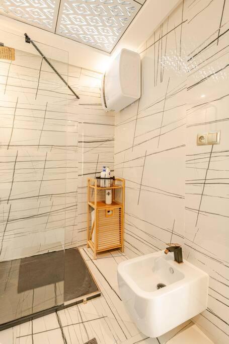 Royale Duplexe Pleine Centre Tanger Apartment Luaran gambar