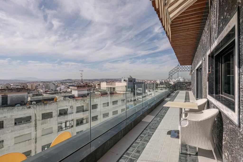 Royale Duplexe Pleine Centre Tanger Apartment Luaran gambar